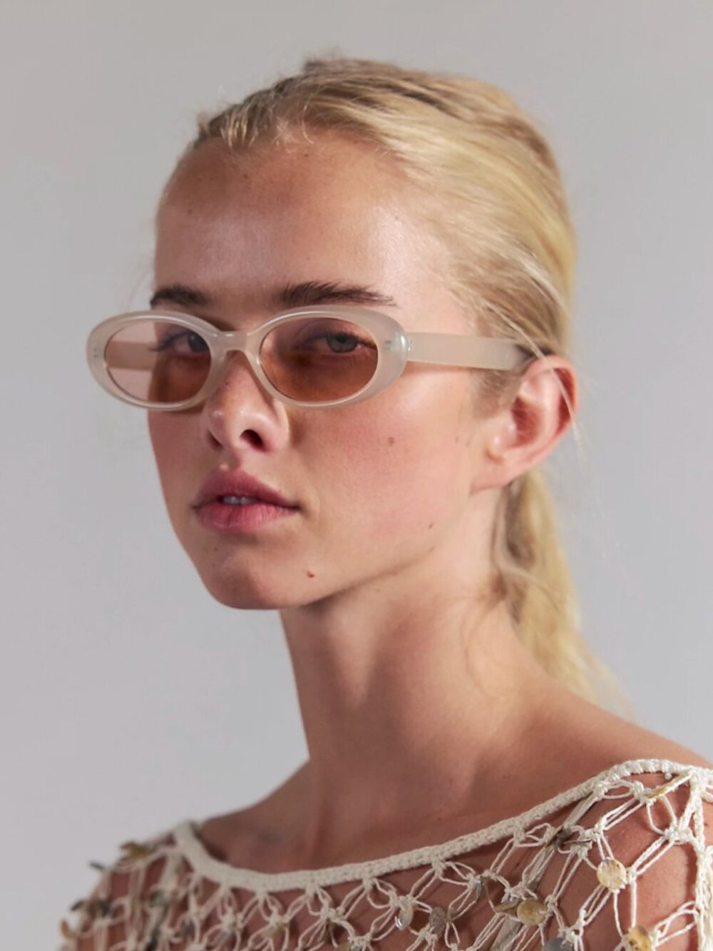 FREE PEOPLE STELLA IVORY ROUND SUNGLASSES - Picture 1 of 3